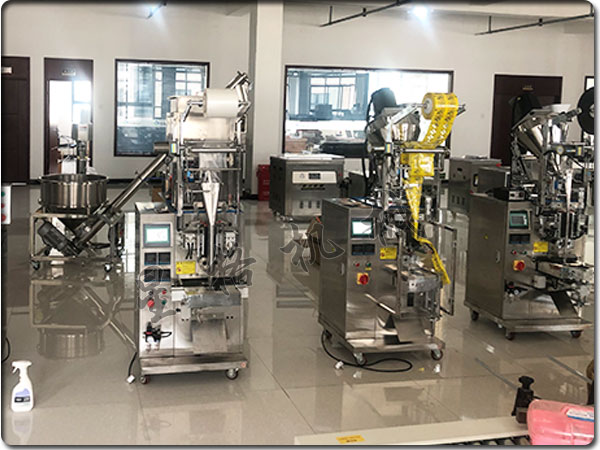 小袋辣椒醬包裝機(jī)械該怎么使用(圖1) 小袋辣椒醬包裝機(jī)械該怎么使用(圖1)