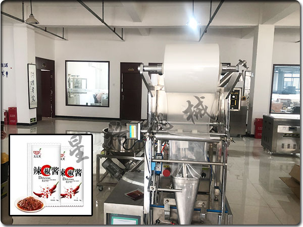 小袋辣椒醬包裝機(jī)械該怎么使用(圖2) 小袋辣椒醬包裝機(jī)械該怎么使用(圖2)