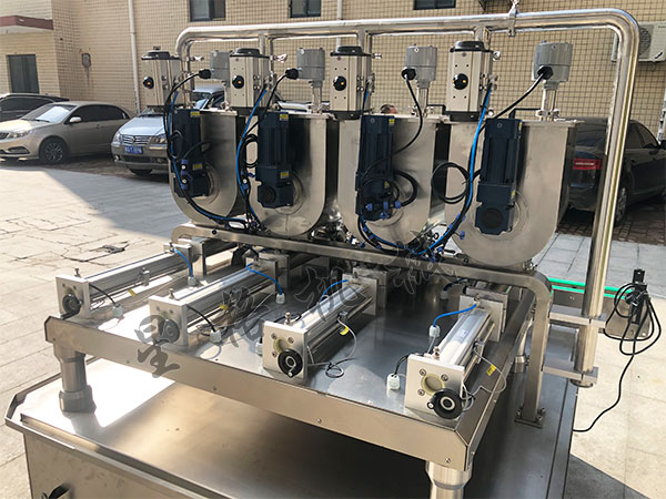 臥式攪拌醬料灌裝生產線有什么特別之處(圖2) 臥式攪拌醬料灌裝生產線有什么特別之處(圖2)