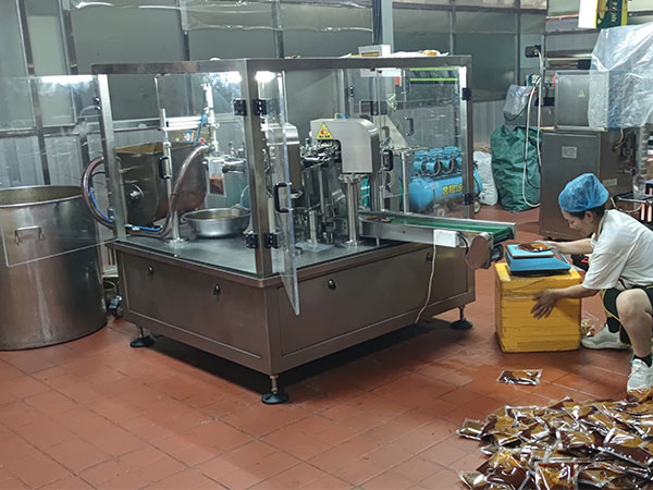 給袋式醬料包裝設備好用嗎(圖1)