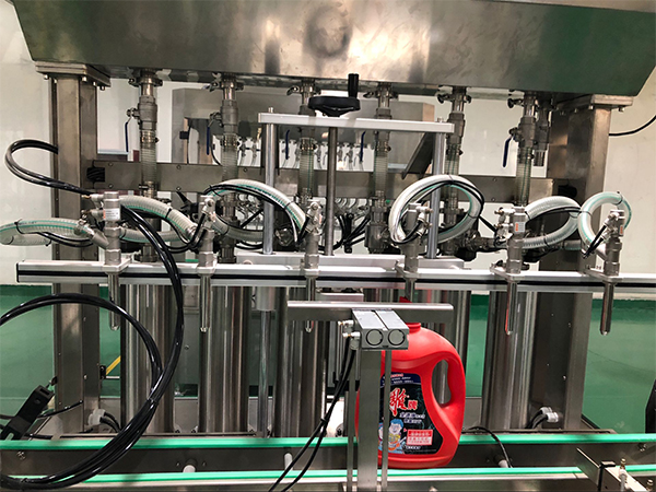 全自動(dòng)辣椒醬灌裝機(jī)設(shè)備幫助企業(yè)省人工(圖2)