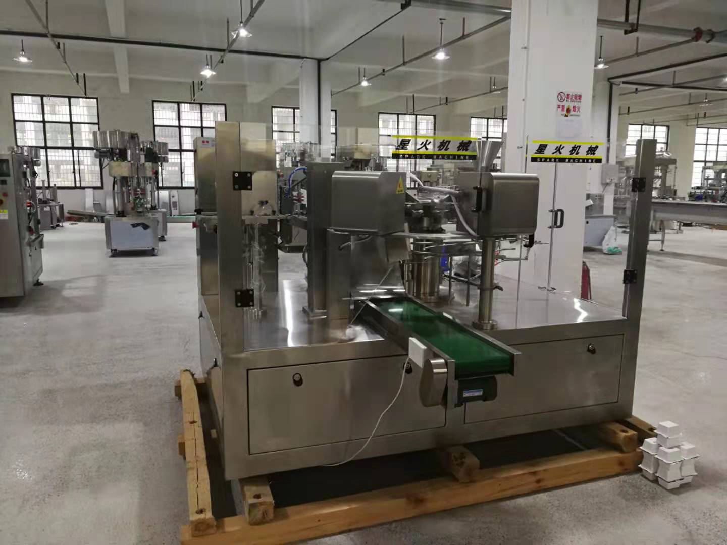 全自動(dòng)給袋式醬料包裝機(jī)實(shí)現(xiàn)自動(dòng)化、智能化(圖1) 全自動(dòng)給袋式醬料包裝機(jī)實(shí)現(xiàn)自動(dòng)化、智能化(圖1)