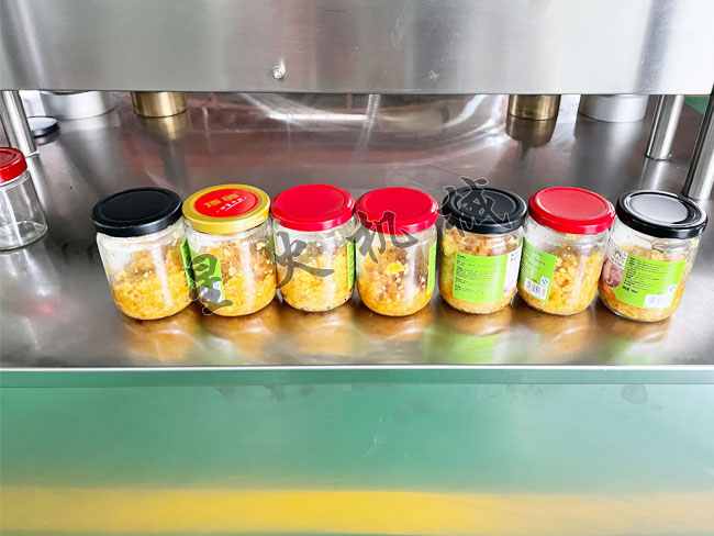 自動蒜蓉醬灌裝旋蓋生產線(圖4)
